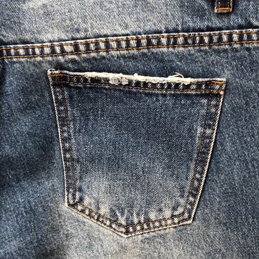 Distressed jeans - Picture 4 of 5